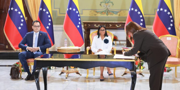 Delcy Rodríguez a Chevron y gobierno de EE.UU.: “Debemos avanzar hacia una Venezuela sin sanciones”