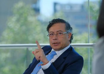Petro denuncia plan de desestabilización en Colombia con armamento proveniente de Ecuador