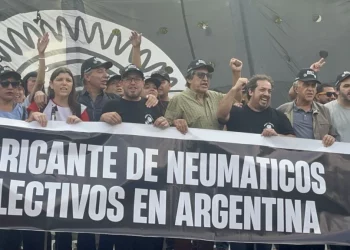 Políticas de Milei bajo la lupa tras ola de despidos masivos en Argentina en la firma FATE