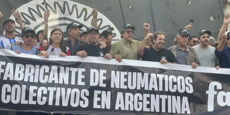 Políticas de Milei bajo la lupa tras ola de despidos masivos en Argentina en la firma FATE