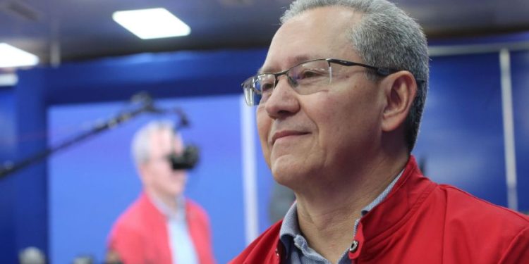 Julio León Heredia asume la presidencia del INH