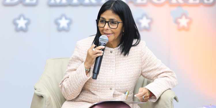 Gobierno Nacional otorgó 885 excarcelaciones previas a la Ley de Amnistía, informó la presidenta (E) Delcy Rodríguez
