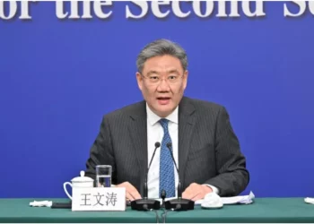 China rechaza bloqueo de EE.UU y mantendrá comercio de crudo con Teherán