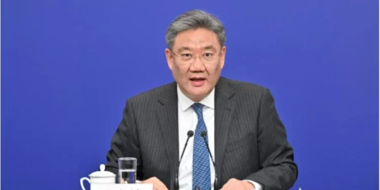 China rechaza bloqueo de EE.UU y mantendrá comercio de crudo con Teherán