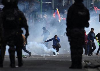 Bases obreras en Bolivia exigen la renuncia de Rodrigo Paz
