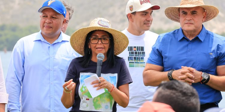 Presidenta (E) Delcy Rodríguez lidera caravana y encuentro con pescadores en Anzoátegui como parte de la Gran Peregrinación Nacional