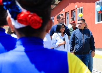 Presidenta (E) Delcy Rodríguez instruye plan de recuperación de fachadas, ascensores e impermeabilización en edificios de Caracas 8 Presidenta (E) Delcy Rodríguez instruye plan de recuperación de fachadas, ascensores e impermeabilización en edificios de Caracas