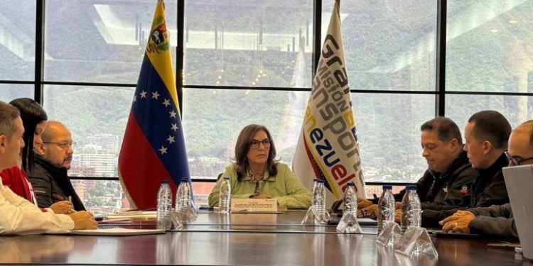 Transporte y PDVSA se unen para optimizar suministro de combustible