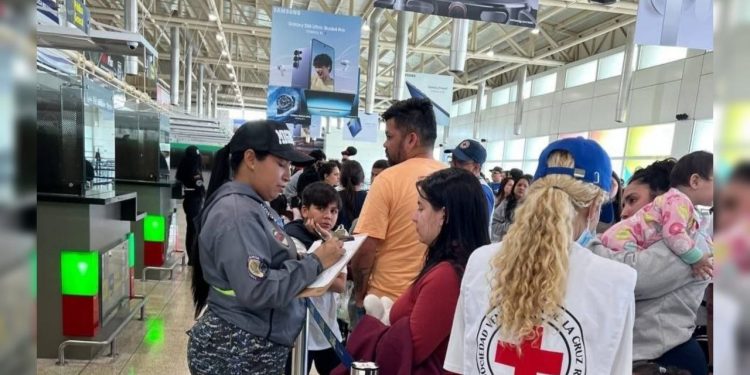 Puente aéreo Miami-Caracas: 157 venezolanos se reincorporan al país tras nuevo vuelo de repatriación