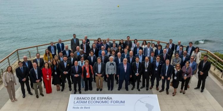 Venezuela se reintegra al circuito financiero internacional tras participación en el LatAm Economic Forum