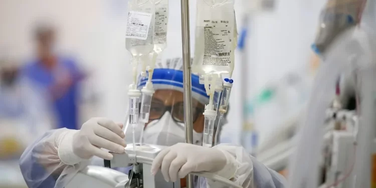 Autoridades sanitarias de Brasil investigan un posible caso de ébola en São Paulo