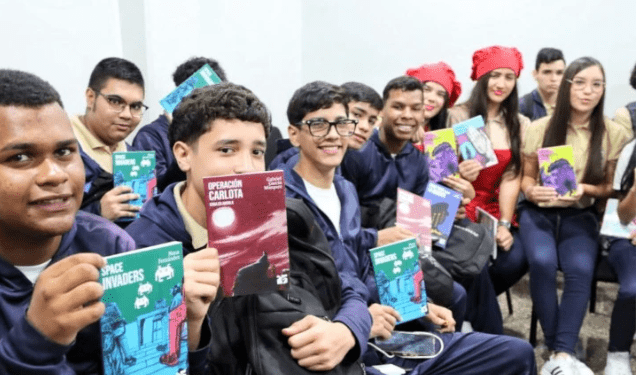 Jóvenes de Antímano disfrutan jornada literaria con postales lectoras y libros latinoamericanos