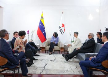 Presidenta (E) se reúne con Kate Forbes y altas autoridades de la Cruz Roja y Media Luna Roja