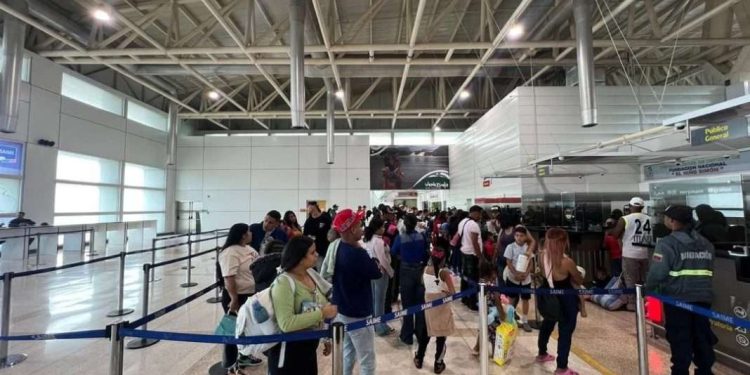 Regresan 134 venezolanos desde Panamá en el vuelo 148 de la GMVP