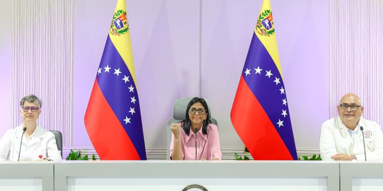 Presidenta (E) Delcy Rodríguez entrega insumos médicos y espacios rehabilitados en centros de salud del país