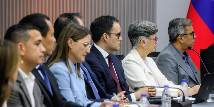 Presidenta encargada activa plataforma simplifica.gob.ve por 15 días para identificar trámites que frenan a emprendedores