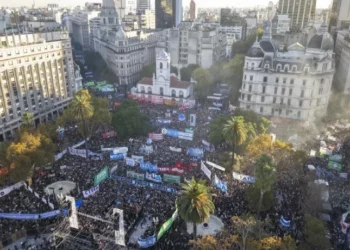 Multitudinario rechazo en Argentina al ajuste educativo de Milei
