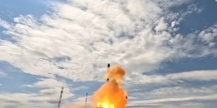 (+Video) Rusia consolida su poderío estratégico con el lanzamiento exitoso del misil intercontinental pesado «Sarmat»