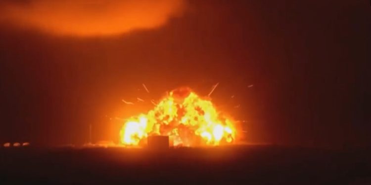 (+Video) Impactante explosión generó el cohete New Glenn de Blue Origin y destroza parte de su plataforma