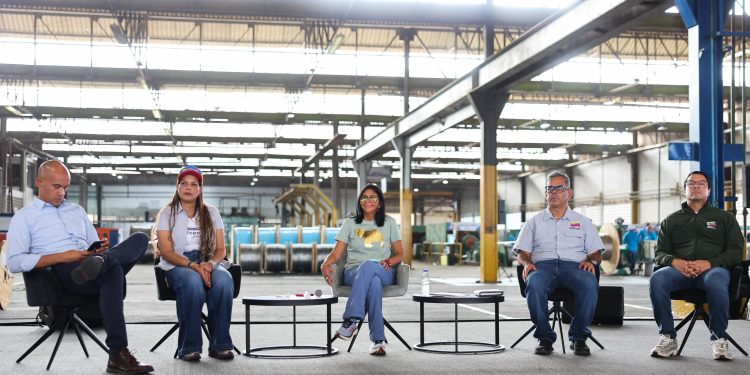 En Fotos: Presidenta (E) Delcy Rodríguez supervisa producción de aluminio en Cabelum desde el estado Bolívar
