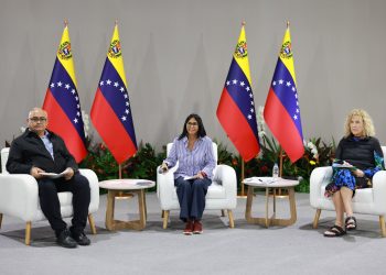 Presidenta (E) Delcy Rodríguez entrega Servicio de Cirugía Robotizada de última generación en el Hospital Clínico Universitario