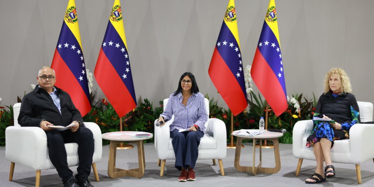 Presidenta (E) Delcy Rodríguez entrega Servicio de Cirugía Robotizada de última generación en el Hospital Clínico Universitario