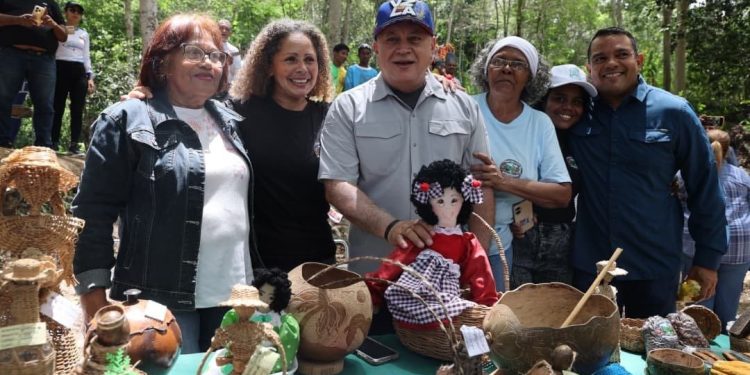 Diosdado Cabello destaca potencial turístico y productivo del estado Falcón: “Este pueblo es extraordinario”