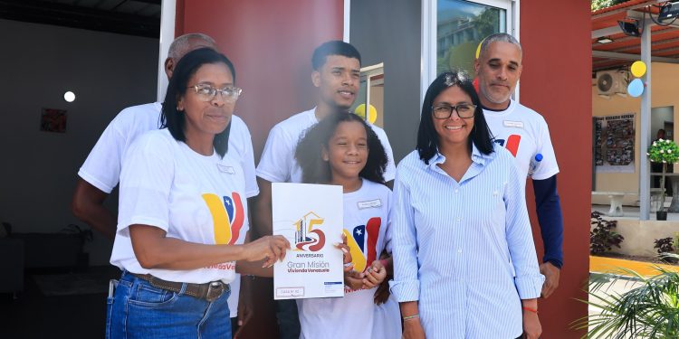 GMVV celebra 15 años con entrega de viviendas y títulos de tierra bajo el modelo de Ciudad Humana y Comunal