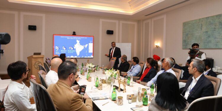 Presidenta (E) Delcy Rodríguez sostiene reunión con empresarios de India para fortalecer cooperación bilateral