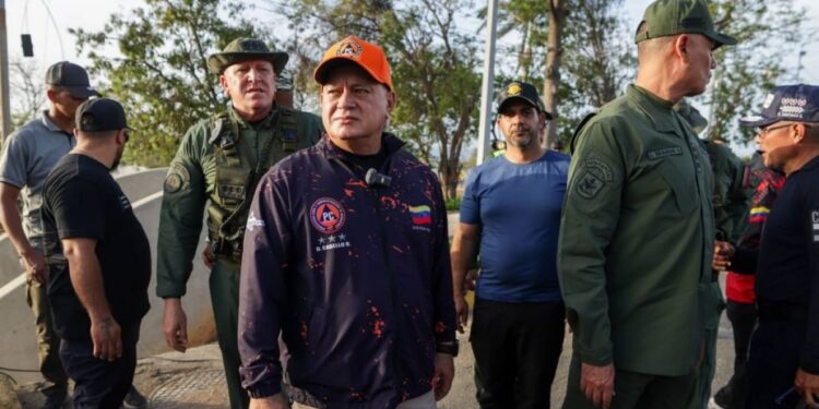 Diosdado Cabello desde La Guaira: “La prioridad fundamental es rescatar a todos”