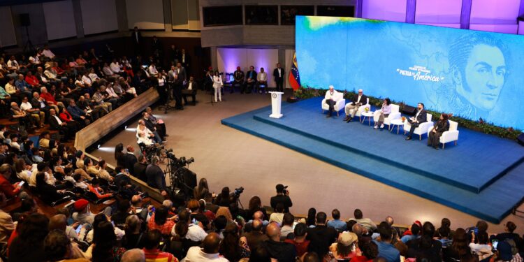 Presidenta (E) Delcy Rodríguez junto a intelectuales de 12 naciones, conmemoran Bicentenario del Congreso Anfictiónico de Panamá