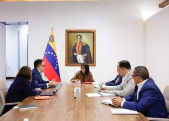 Presidenta (E) Delcy Rodríguez encabeza reunión de alto nivel con equipo económico y motor Hidrocarburos para impulsar producción petrolera