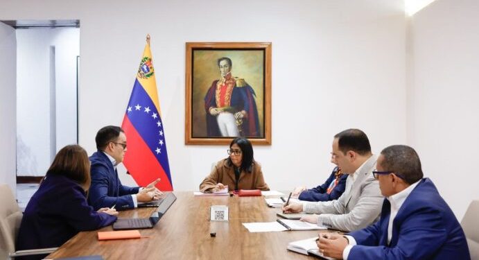 Presidenta (E) Delcy Rodríguez encabeza reunión de alto nivel con equipo económico y motor Hidrocarburos para impulsar producción petrolera
