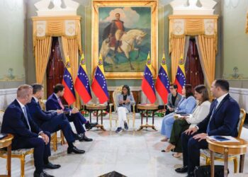 Presidenta (E) Delcy Rodríguez sostiene reunión estratégica con la corporación global Trafigura