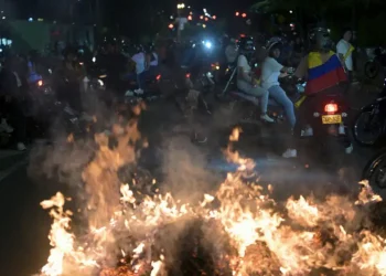 Protestas sacuden Bogotá tras autoproclamación de De la Espriella 8 Protestas sacuden Bogotá tras autoproclamación de De la Espriella