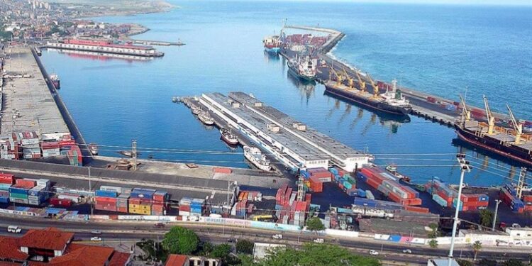 Puerto de La Guaira reanuda operaciones clave para la recepción de ayuda humanitaria tras los sismos en Venezuela