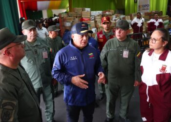 Cabello destaca atención integral, organización popular y solidaridad en centro de acopio de La Guaira 10 Cabello destaca atención integral, organización popular y solidaridad en centro de acopio de La Guaira