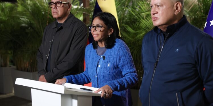 Gobierno Nacional suspende actividades escolares y no esenciales tras fuertes sismos