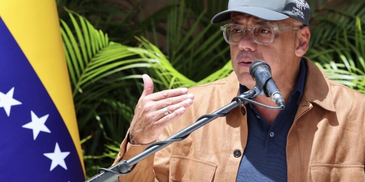 Jorge Rodríguez pide no bajar a La Guaira para no congestionar las vías: «La mejor ayuda es no congestionar las vías»