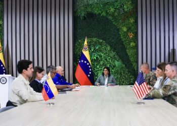 Presidenta (E) Delcy Rodríguez sostiene reunión con delegación de Estados Unidos para coordinar respuesta ante emergencia sísmica