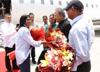 Presidenta Encargada de Venezuela arriba a Jamnagar recibida por autoridades locales