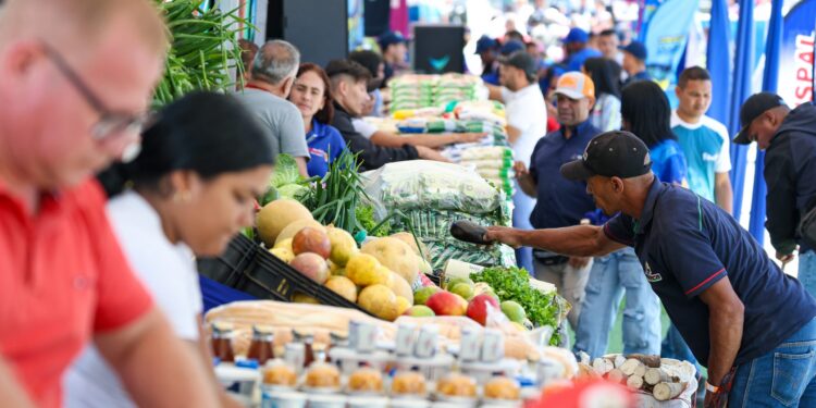 Gobierno Nacional distribuyó más de 500.000 toneladas de alimentos a 4 millones de familias en los primeros cinco meses de 2026
