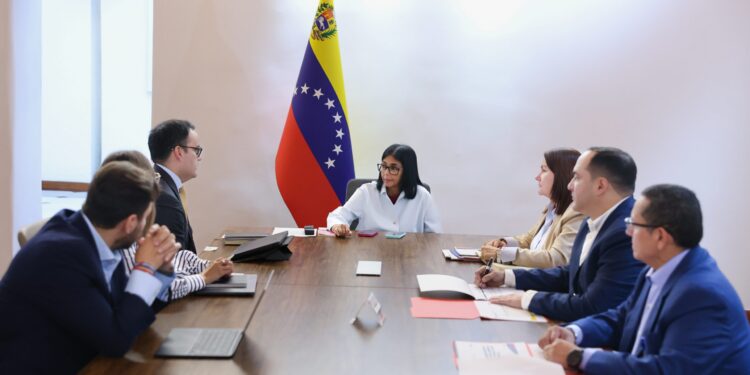 Presidenta (E) Delcy Rodríguez lidera Gabinete Económico para consolidar el plan «Renacer 2026»