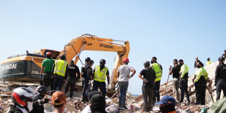 Orden y organización permiten agilizar labores de rescate en La Guaira