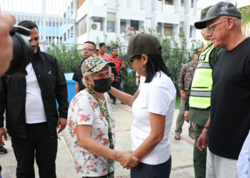 En Fotos: Presidenta (E) Delcy Rodríguez supervisa atención integral en campamentos transitorios de La Guaira