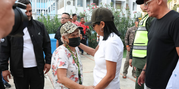 En Fotos: Presidenta (E) Delcy Rodríguez supervisa atención integral en campamentos transitorios de La Guaira