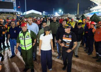 Unión y esperanza: Presidenta (E) Delcy Rodríguez recorre el estadio García Carneiro junto a equipos internacionales de rescate