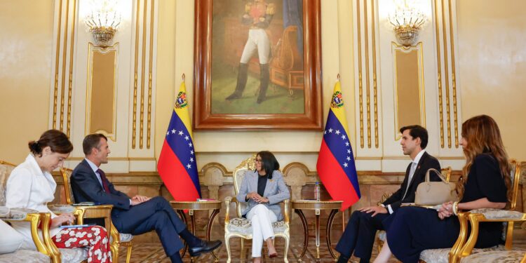 Presidenta encargada Delcy Rodríguez sostiene encuentro con secretario general de la IILA para fortalecer cooperación mutua