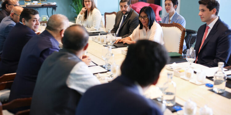Presidenta (E) Delcy Rodríguez se reúne con Essar Group de India para impulsar inversiones en energías renovables