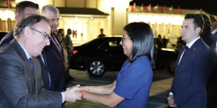 Presidenta encargada Delcy Rodríguez llega a Estambul para fortalecer lazos diplomáticos y comerciales con Türkiye